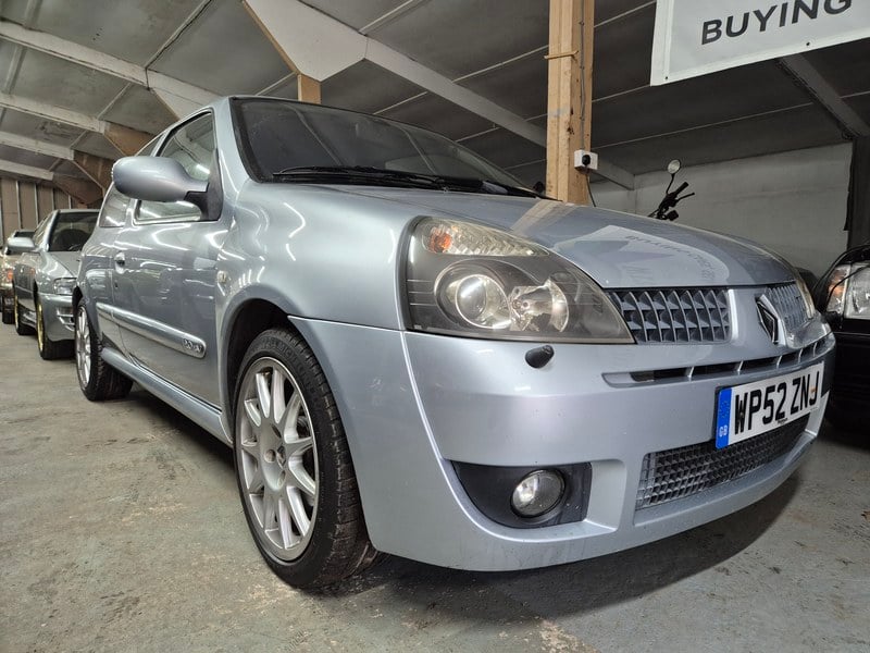 2002 Renault Clio - 1 2002 Renault Clio - 1