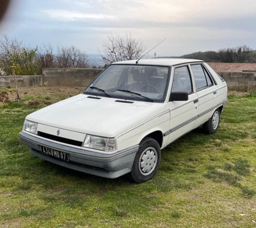 RENAULT 11 (R11) - 1988 À venda