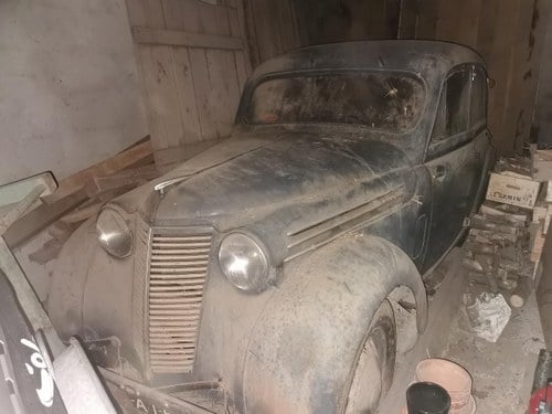 RENAULT Juvaquatre BERLINE - 1940 For Sale