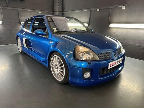 RENAULT Clio RS II (2) V6 24S - 2004 For Sale