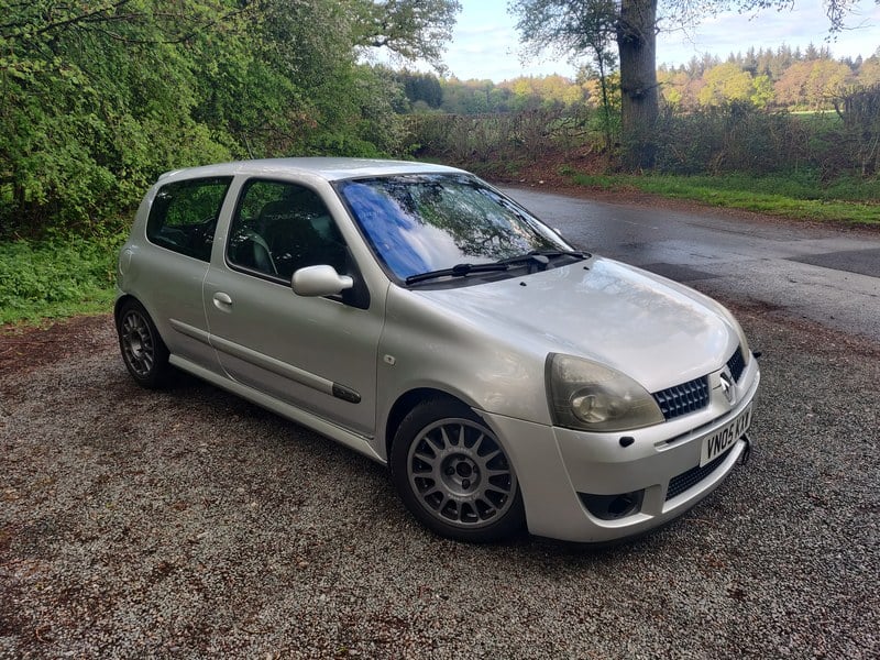 Rapid Classics: Eine Suche. Alle Oldtimer. 21 » Rapid Classics: Eine Suche. Alle Oldtimer. 2005 Renault Clio 182