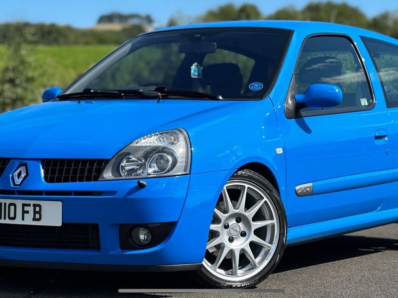 Rapid Classics: Eine Suche. Alle Oldtimer. 29 » Rapid Classics: Eine Suche. Alle Oldtimer. 2005 Renault Clio 182