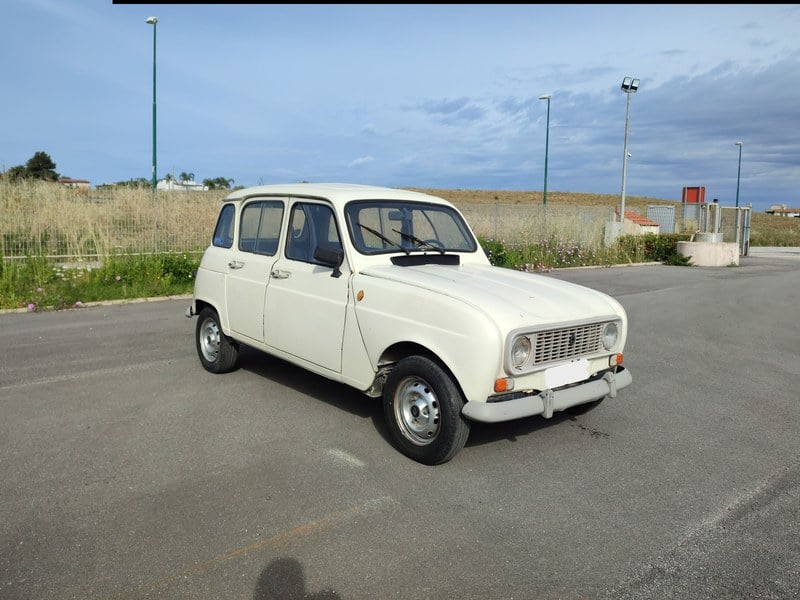 Rapid Classics: Eine Suche. Alle Oldtimer. 21 » Rapid Classics: Eine Suche. Alle Oldtimer. 1989 Renault 4L