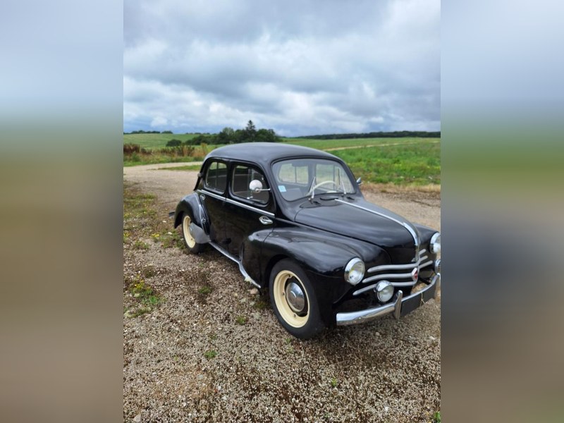 The Joys of the Renault 4CV - Chateau De Bois Giraud The Joys of the Renault 4CV - Chateau De Bois Giraud