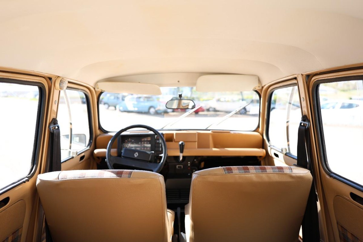 1985 Renault 4L Beige Manual, 4 speed Left Hand Drive in Saint-Junien ...
