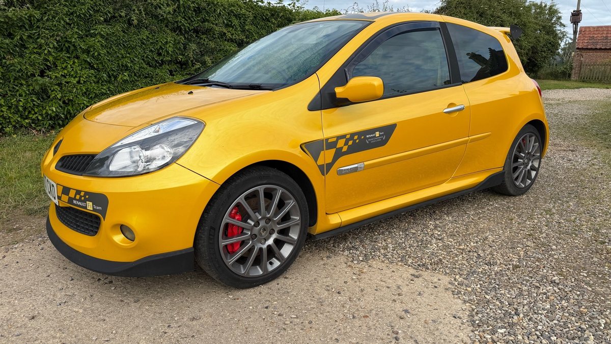 2007 Renault Clio Yellow Manual 6 Speed Right Hand Drive In Melton 2007-renault-clio-yellow-manual-6-speed-right-hand-drive-in-melton