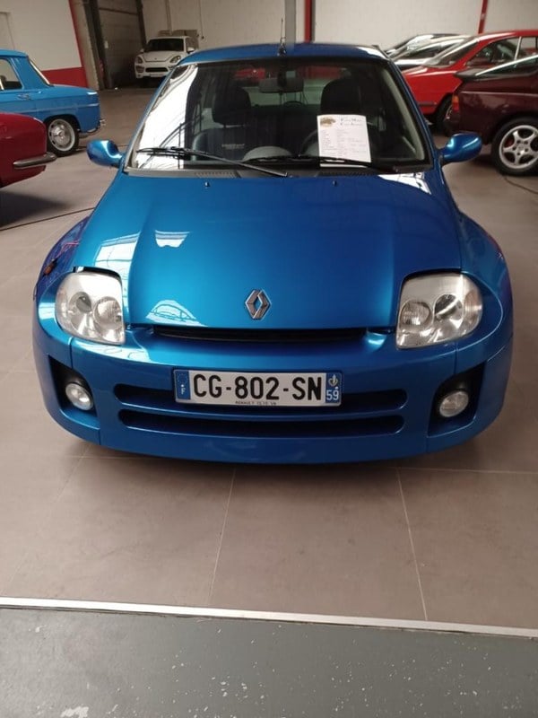 2002 Renault Clio - 1 2002 Renault Clio - 1