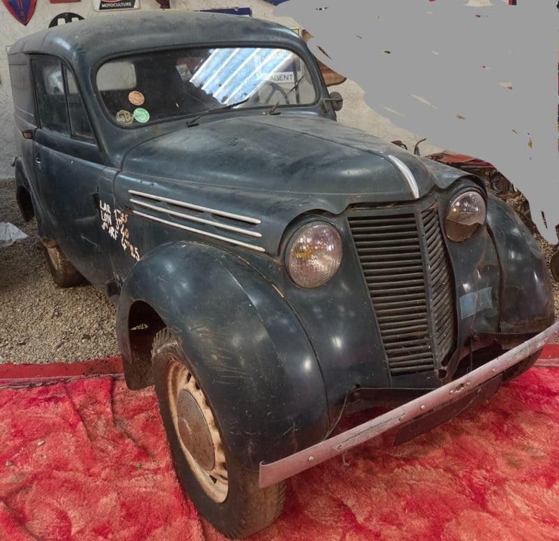 1948 Renault Juvaquatre - 1 1948 Renault Juvaquatre - 1
