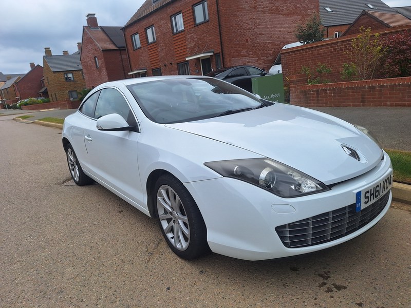 2011 Renault Laguna - 1 2011 Renault Laguna - 1