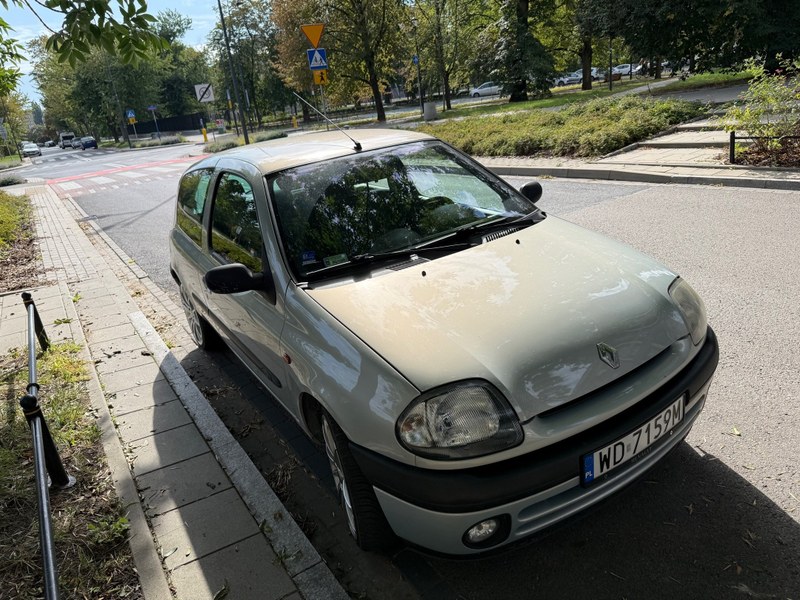 2000 Renault Clio - 1 2000 Renault Clio - 1