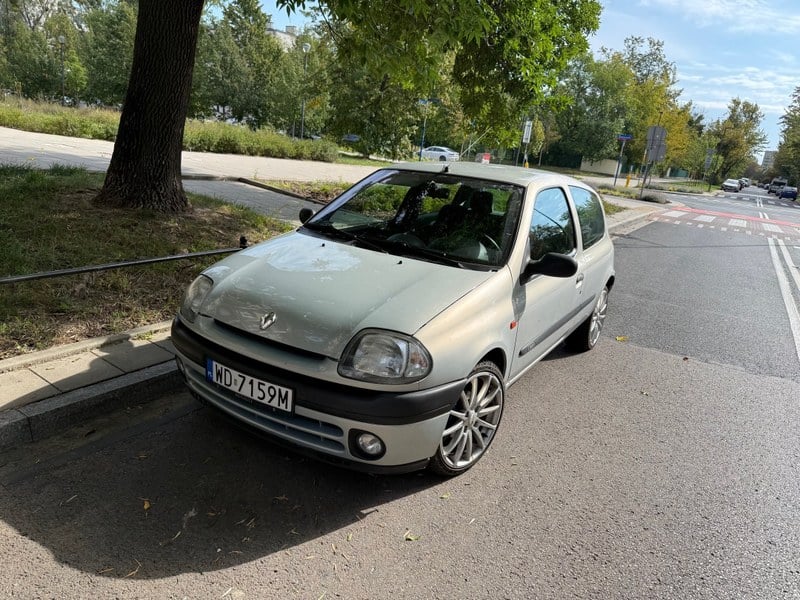 2000 Renault Clio - 2 2000 Renault Clio - 2