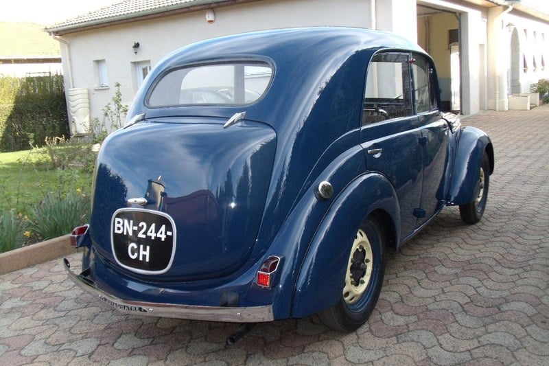 1940 Renault Juvaquatre - 2 1940 Renault Juvaquatre - 2