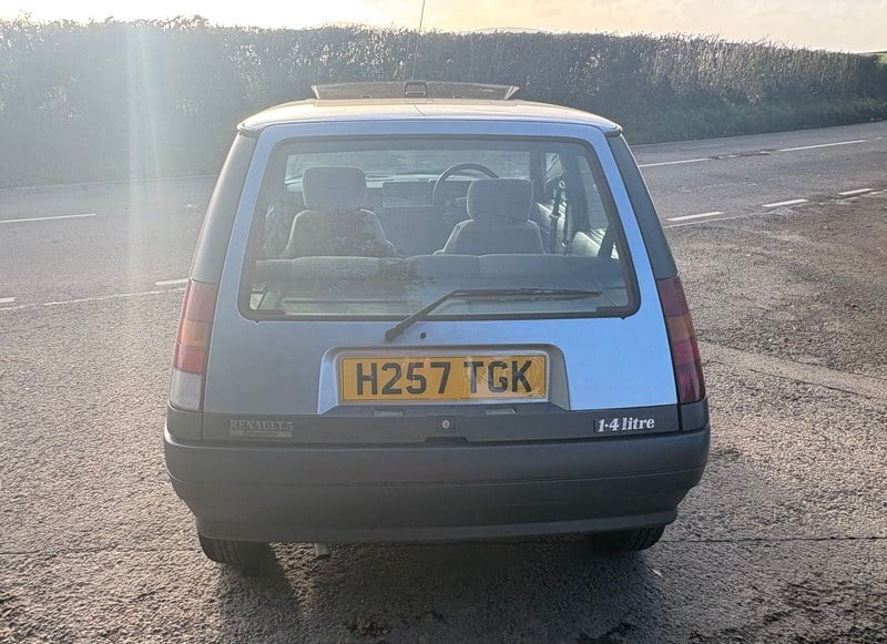 1990 Renault 5 - 2 1990 Renault 5 - 2