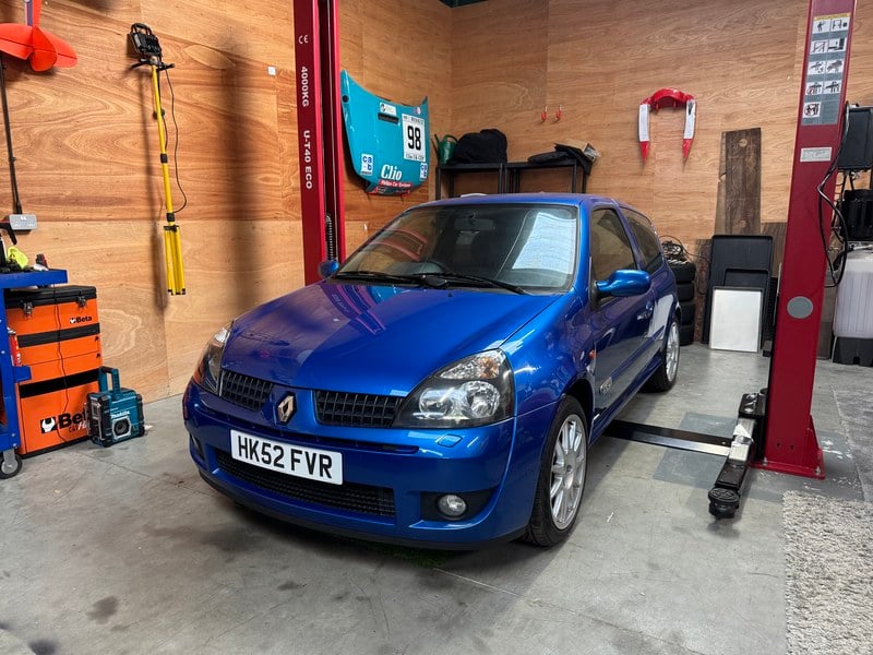 2002 Renault Clio - 1 2002 Renault Clio - 1
