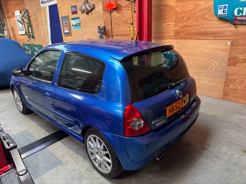 2002 Renault Clio - 2 2002 Renault Clio - 2