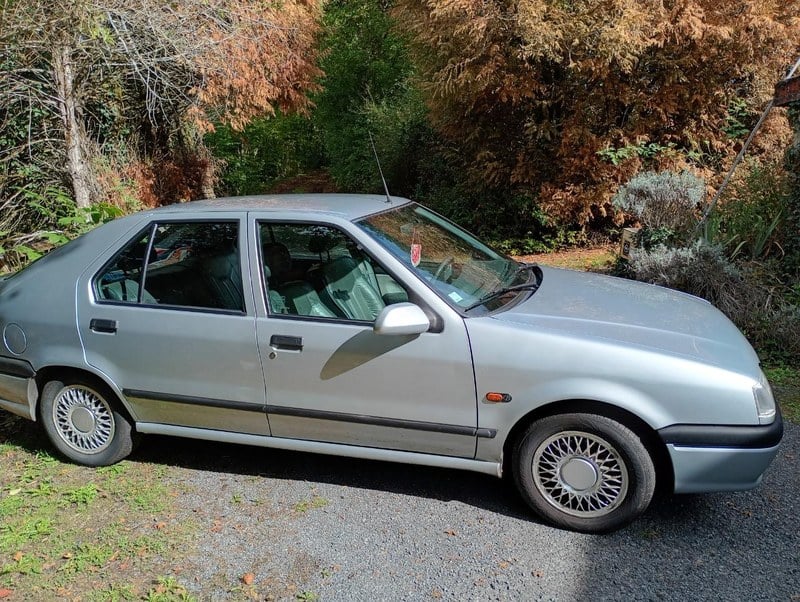1994 Renault 19 - 1 1994 Renault 19 - 1