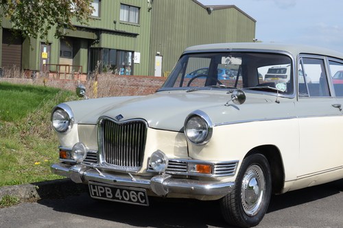 5795 1965 RILEY 4/72 - RARELY OFFERED TOP OF THE RANGE FARINA! SOLD