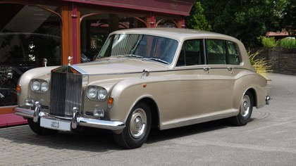 Rolls-Royce Phantom VI Limousine by Mulliner Park Ward.