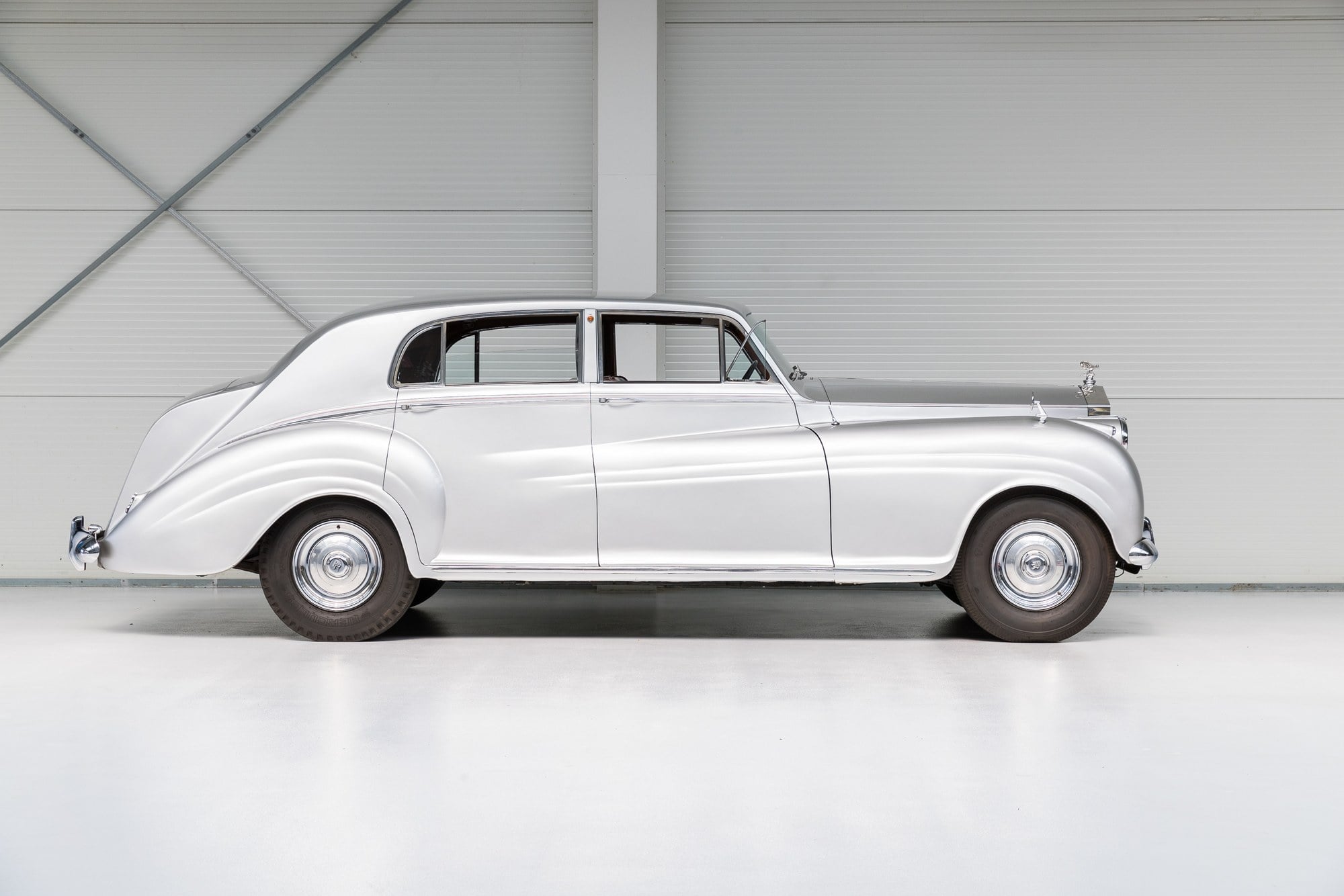 Rolls Royce Silver Wraith saloon by James Young, foto 3