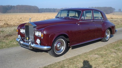 Rolls-Royce Silver Cloud III - elegant high-class limousine
