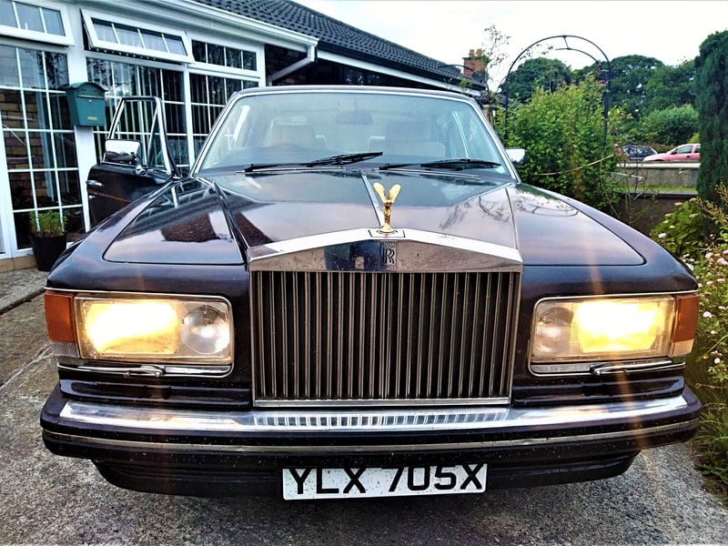 Rolls-Royce Silver Spirit Needs Restoration