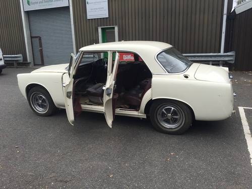 1970 rover p5b saloon SOLD