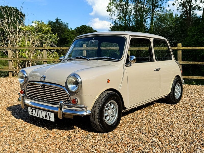 Rapid Classics: Eine Suche. Alle Oldtimer. 30 » Rapid Classics: Eine Suche. Alle Oldtimer. Restored Mini Cooper "Back Date" to MK1 Cooper Style