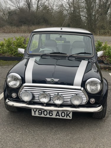 Black Rover Mini 2001 Rover Mini Black Manual, 5 speed Right Hand Drive in Great Easton ...