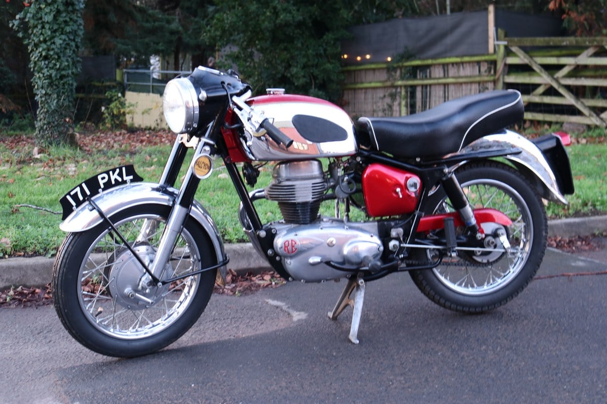 1961 Royal Enfield Crusader Röd i Storbritannien - Till salu | Car ...
