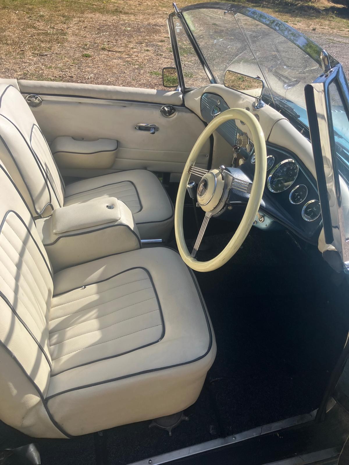1953 Sunbeam Alpine Roadster – Rebuilt in Blue and Cream, foto 8