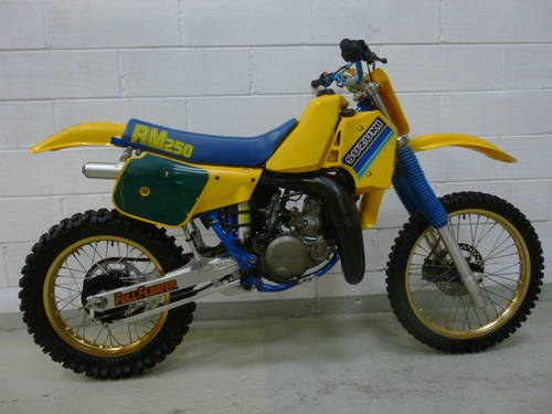 WANTED   looking FOR A  low hour SUZUKI RM250 1985