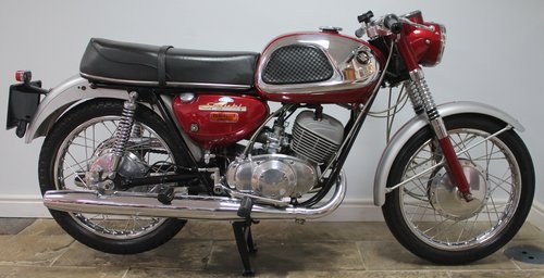 1969 Suzuki Super Six 250 cc SHOW WINNER EXCEPTIONAL VENDUTO