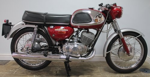 1969 Suzuki Super Six 250 cc SHOW WINNER EXCEPTIONAL VERKAUFT