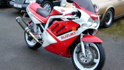 SUZUKI GSX R 750