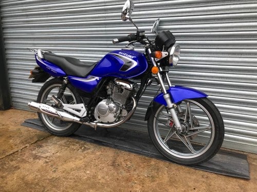 2006 SUZUKI GS 125 CRACKING LITTLE BIKE LONG MOT RUNS MINT! Kaufen Bei