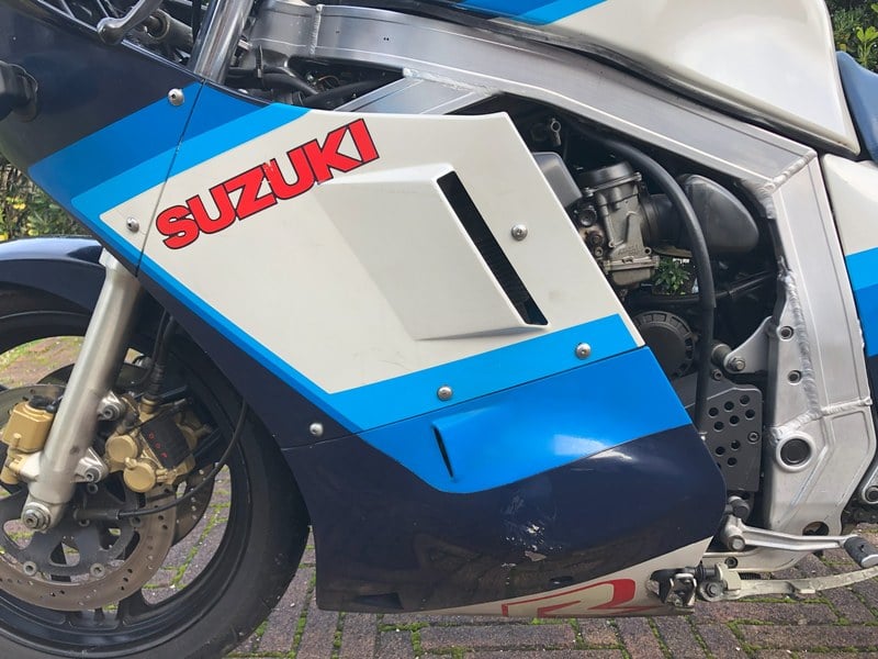 CARBURATEUR (MODELE J) pour Suzuki GSX-R 1100 1986 # SUZUKI - Catalogue CARBURATEUR (MODELE J) pour Suzuki GSX-R 1100 1986 # SUZUKI - Catalogue