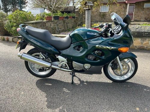 1999 Suzuki GSX 750 FW ONLY 17 miles Taken out of the crate VENDU