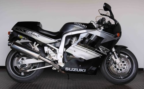 1990 Suzuki GSX - R 1100 - only 500 km from new - like new - rare A vendre