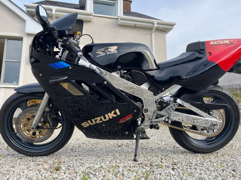 1990 Suzuki GSX R 400 Negro Manual, Velocidad en Belfast, Reino