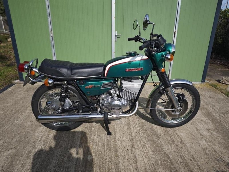 1974 Suzuki GT 250 - 2 1974 Suzuki GT 250 - 2