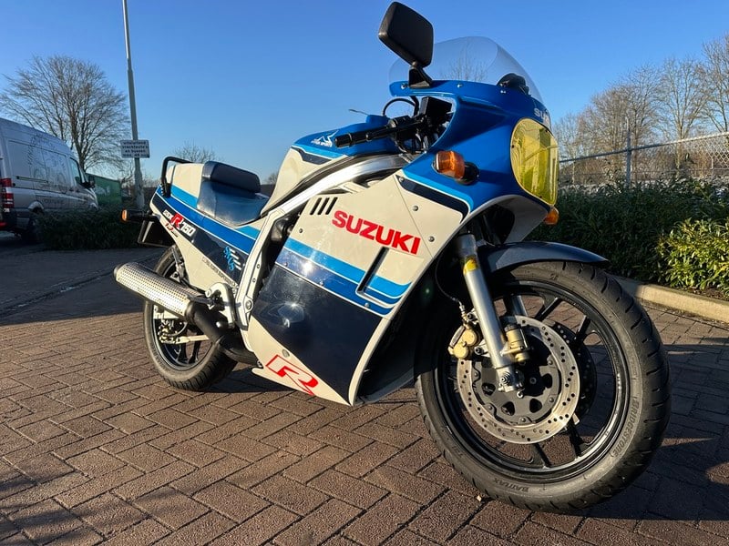 1986 Suzuki GSX R 750 - 1 1986 Suzuki GSX R 750 - 1