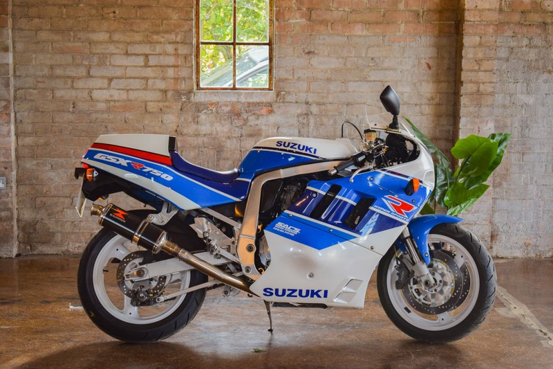 1990 Suzuki GSX R 750 Blue Manual, speed in United Kingdom For