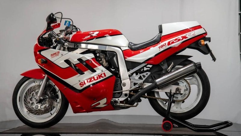 1990 Suzuki GSX R 750 - 2 1990 Suzuki GSX R 750 - 2