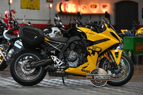 GSXR-8R 2026 *Only 57 miles - Kirro Edition - Panniers* VENDIDO