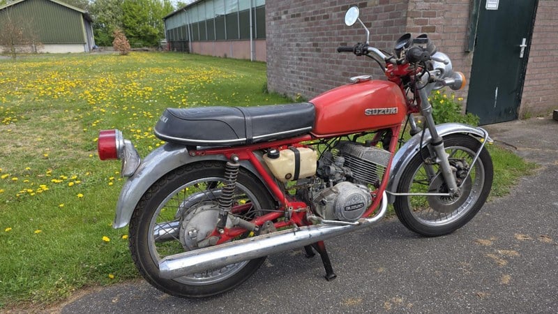 1970 Suzuki GT 250 - 1 1970 Suzuki GT 250 - 1