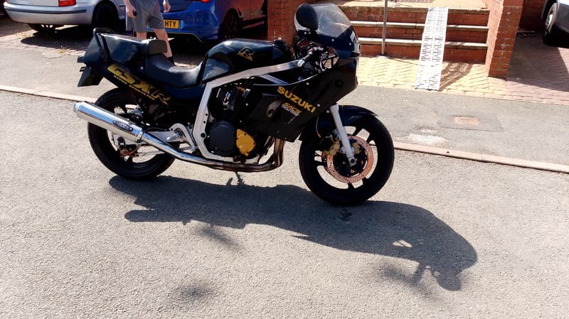 1987 Suzuki GSX R 750 - 2 1987 Suzuki GSX R 750 - 2