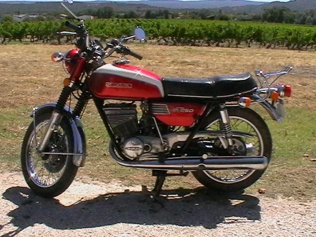 1975 Suzuki GT 250 - 1 1975 Suzuki GT 250 - 1