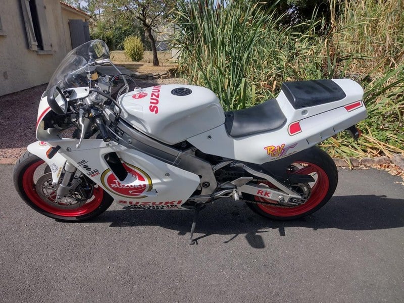 1991 Suzuki RGV 250 - 2 1991 Suzuki RGV 250 - 2