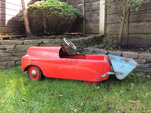 1955 Triang T 30 C Tipper pedal car For Sale