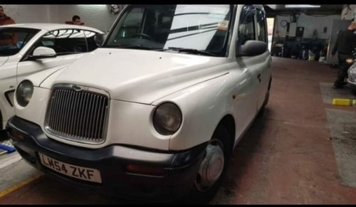 2005 Rare white taxi ideal for wedding business For Sale